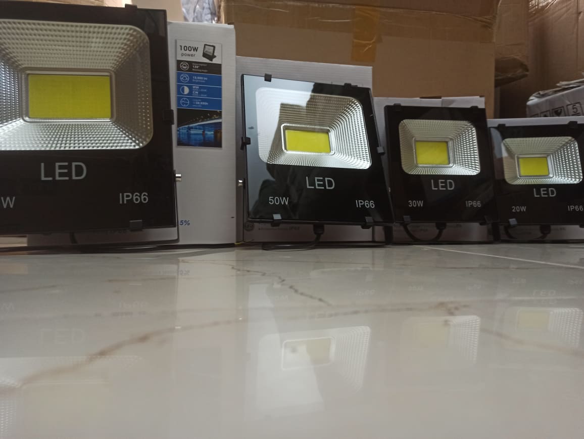 Đèn pha led 20W, 30W, 50W,100W ánh sáng trắng