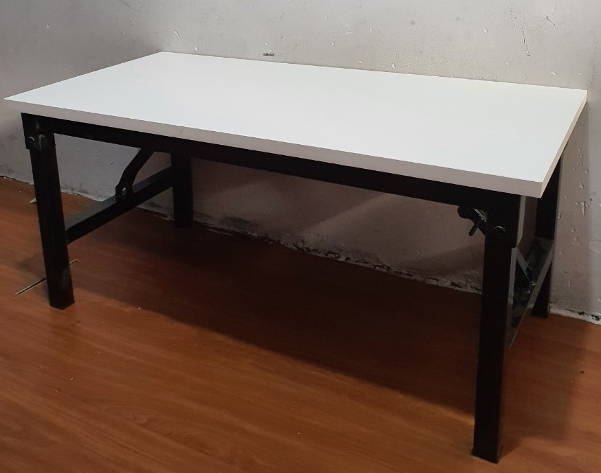 Bàn gấp chân sắt bệt chắc chắn GB35