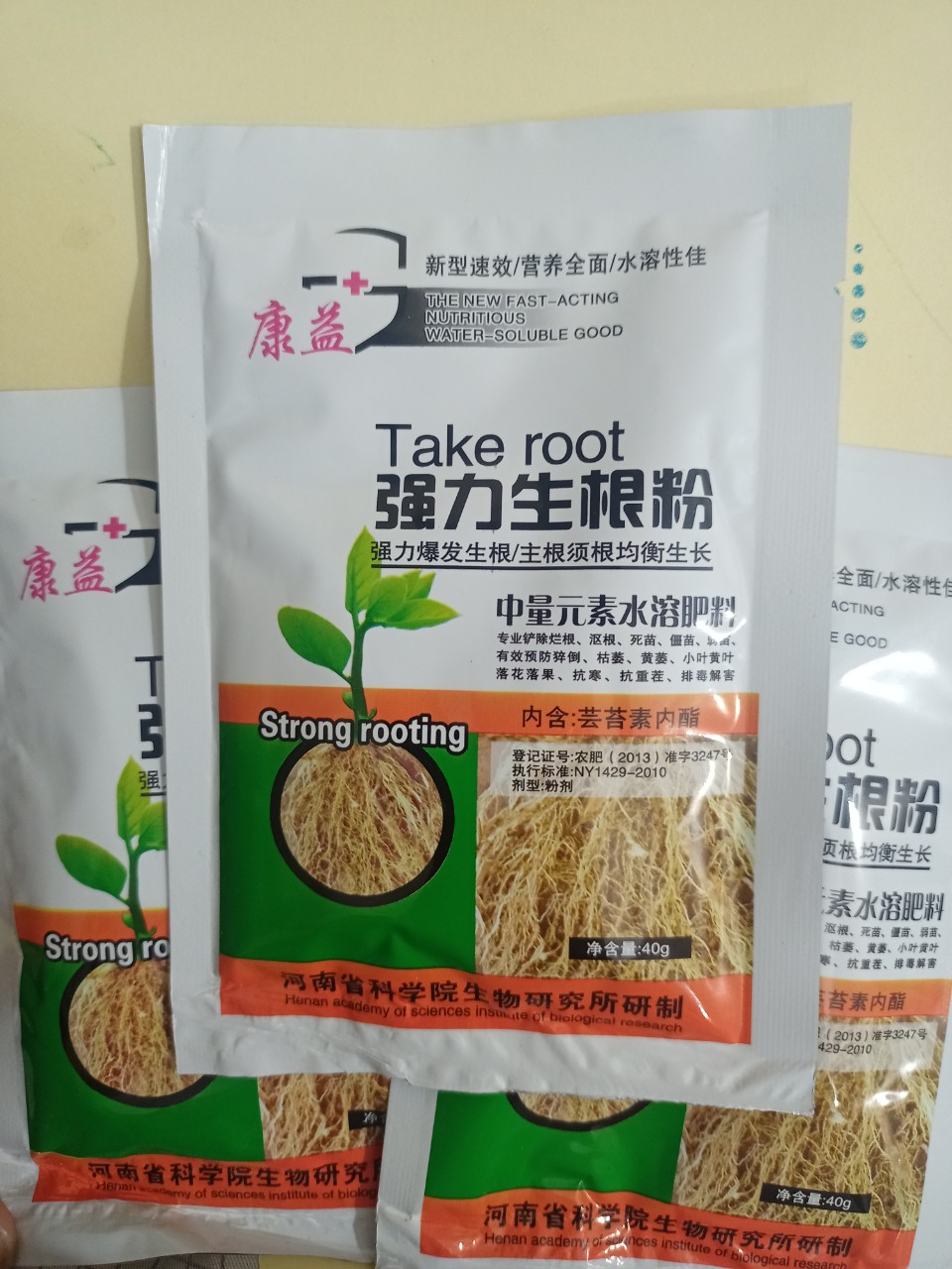 Phân bón kích ra rễ cực mạnh Take Root gói 40 gam