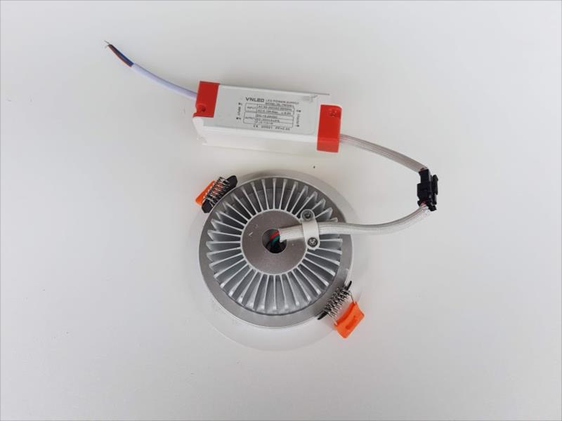 Đèn Led âm trần 7W kính đục, đổi 3 màu