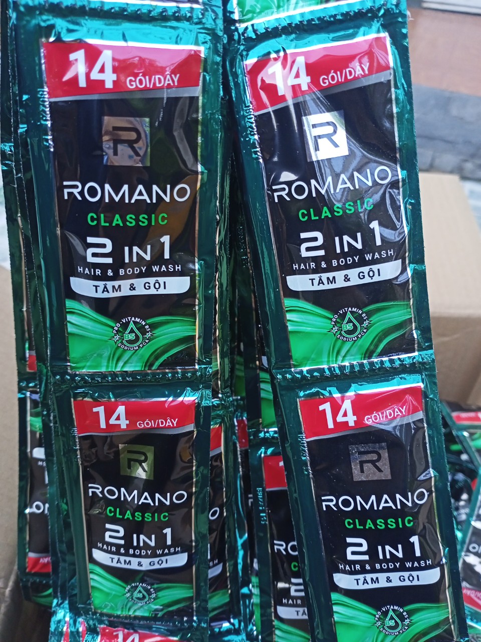 14 gói Dầu Tắm Gội Romano 2in1 hương nước hoa, sạch gàu