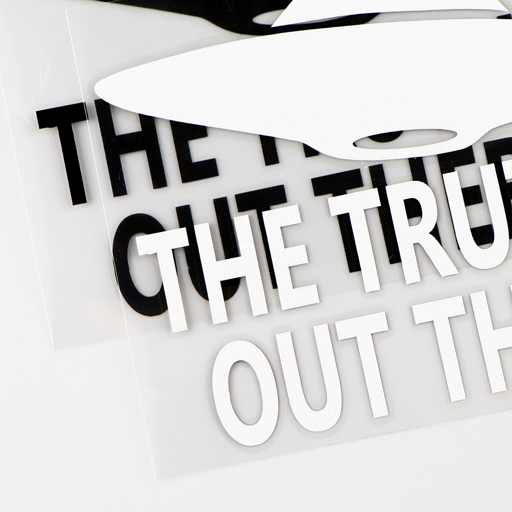 【Exclusive Offer】13.3*10CM The Truthis Out There UFO Vinyl Decals Aliens Car Stickers Black / Silver 10A-0681. 