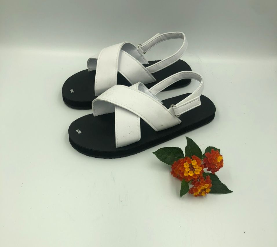 xăng đan nam nữ A9 trắng đế đen size từ 34 đến 44