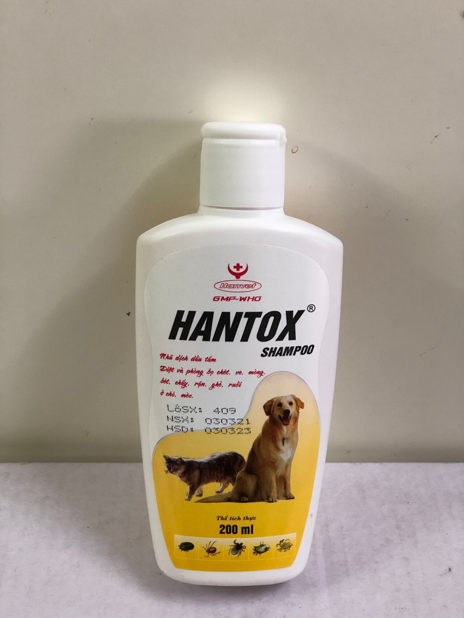 Sữa tắm sạch ve ghẻ, bọ chét chó mèo - Hantox Shampoo Vàng