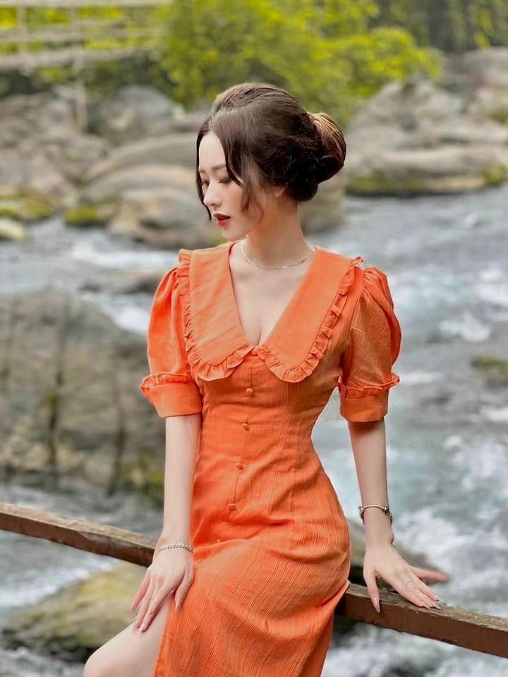 Đầm maxi nữ , chất liệu lụa , thiết kế kiểu dáng xẻ tà nhẹ nhàng , quyến rũ