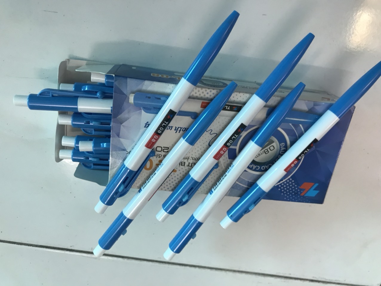 Bút bi Thiên Long TL 08 xanh,đỏ