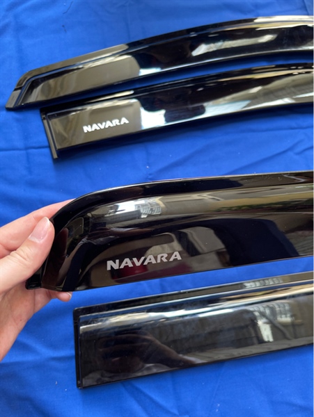 Vè che mưa Navara đen 15-22
