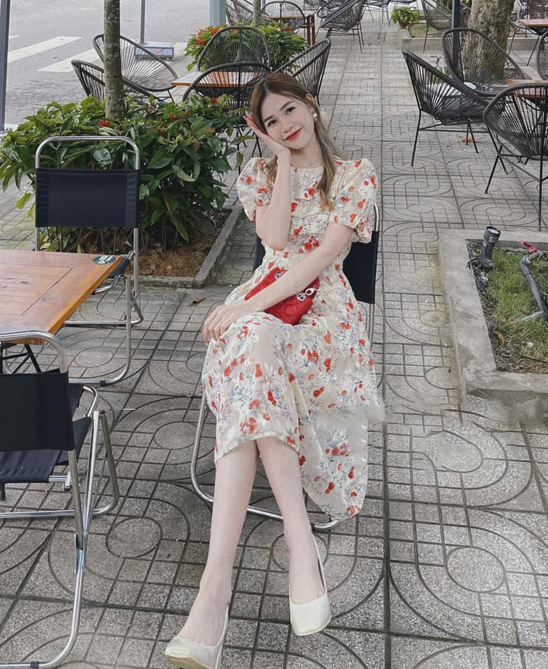 váy voan hoa đỏ