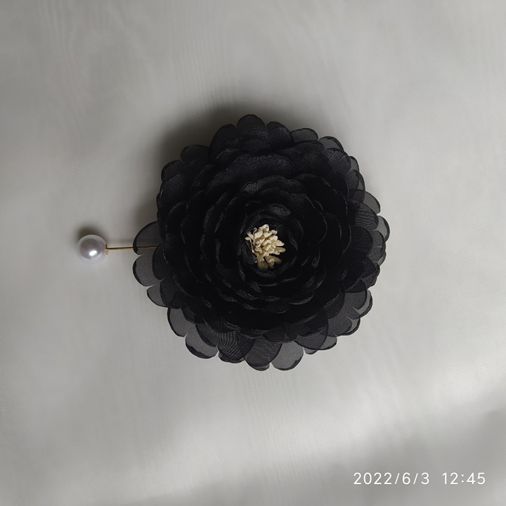 [HCM]Hoa cài áo canto nhụy màu đen