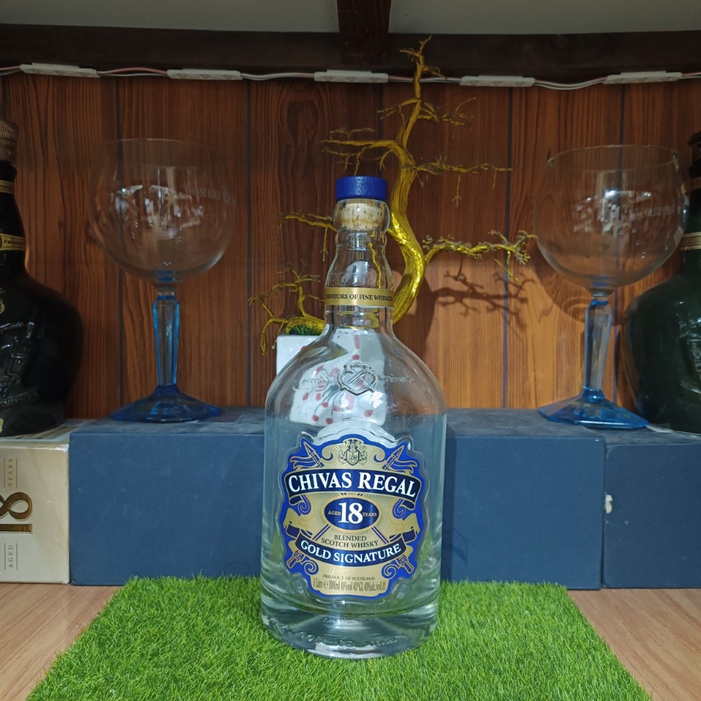 Vỏ chai rượu ngoại Chivas 18 1L Xuất xứ Scotland chính hãng mới 99%