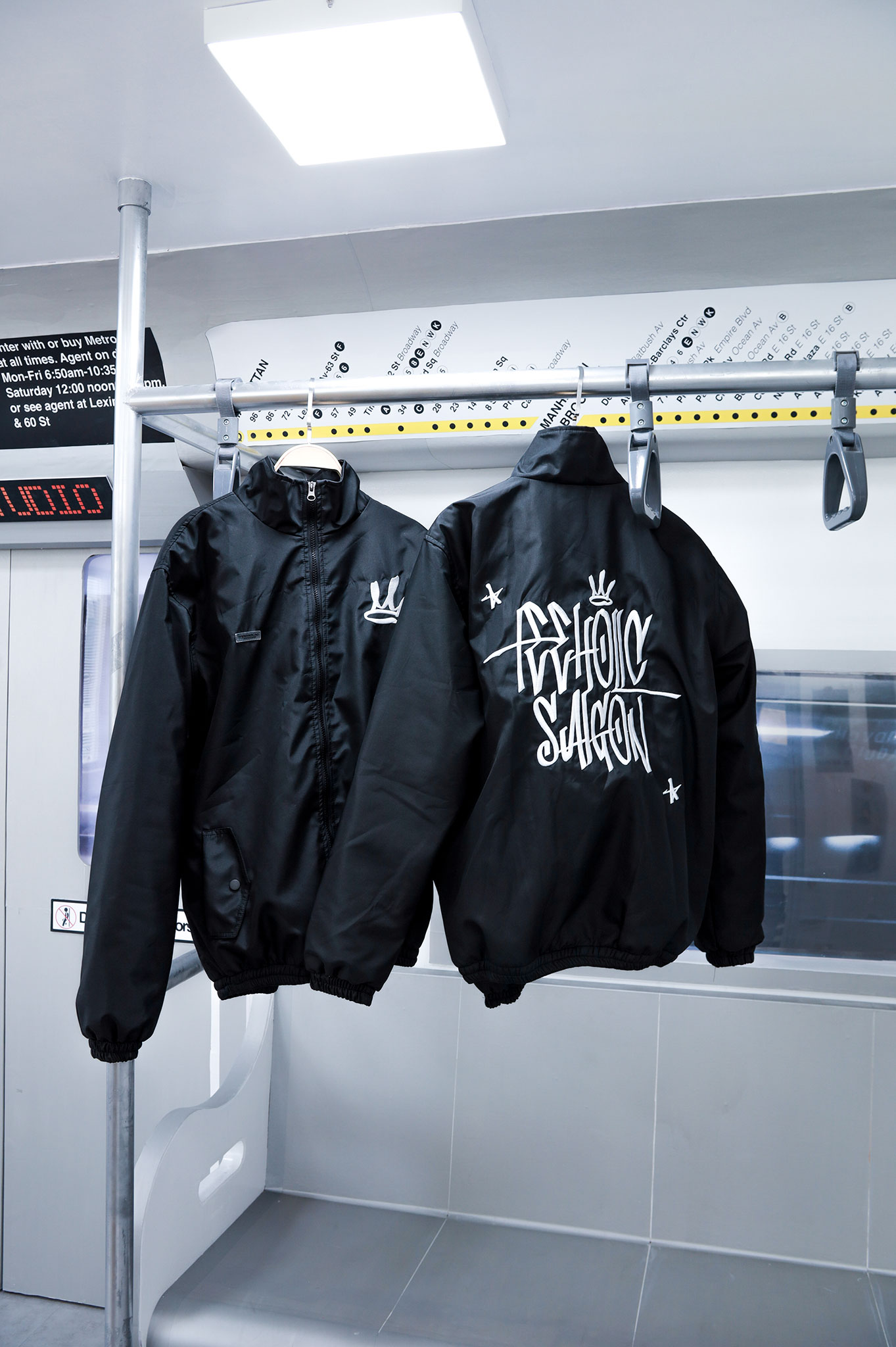 Áo Khoác Jacket TeeHolic Thêu Logo Màu Đen