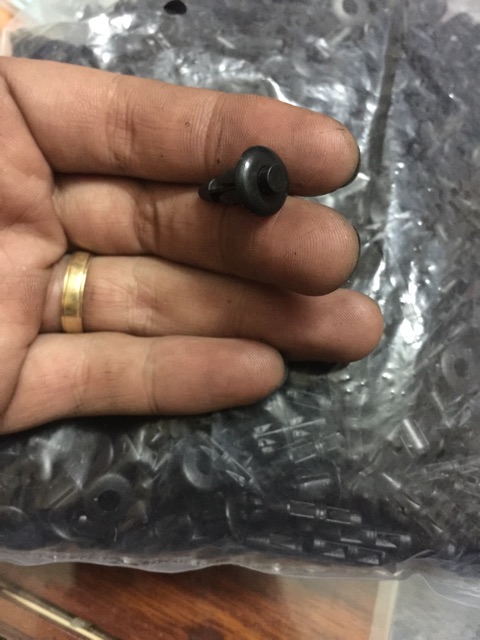 Ốc bấm nhựa dàn áo xe máy (20 con)