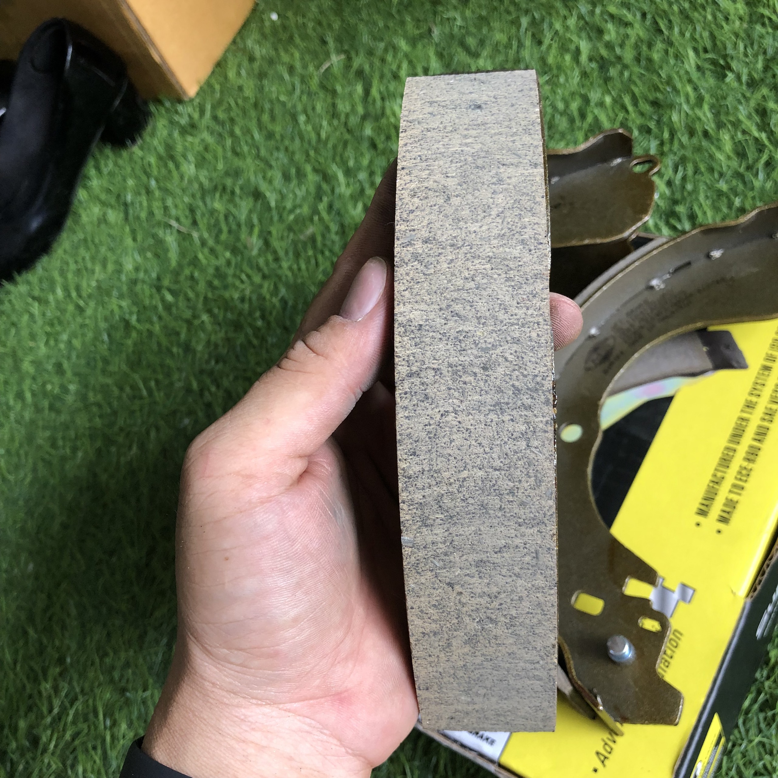 Má phanh càng sau mitsubishi xpander