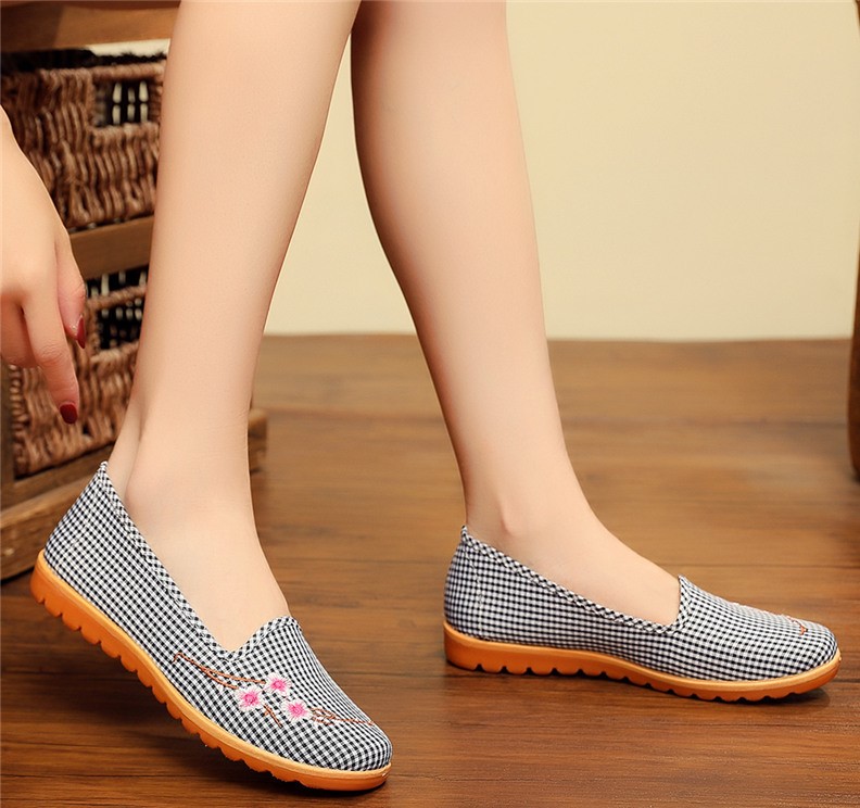 Giày lười nữ vải mềm đế cao su êm chân cao 2cm