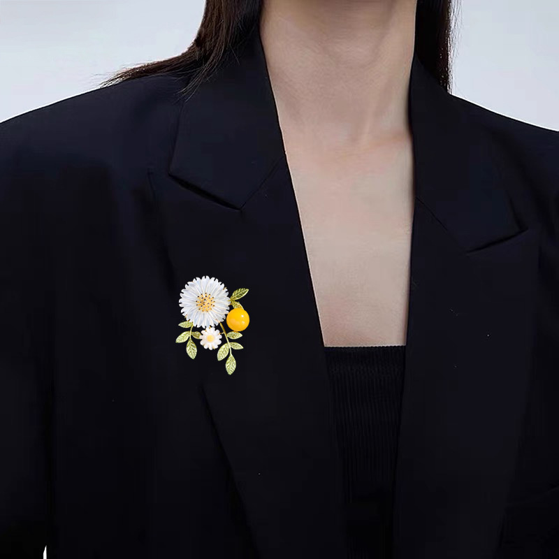 Fashion%20Small%20Daisy%20Flower%20Brooch%20Women%20Clothing%20Coat%20Jewelry%20Party%20Accessories%20Gift%20-%20Image%208