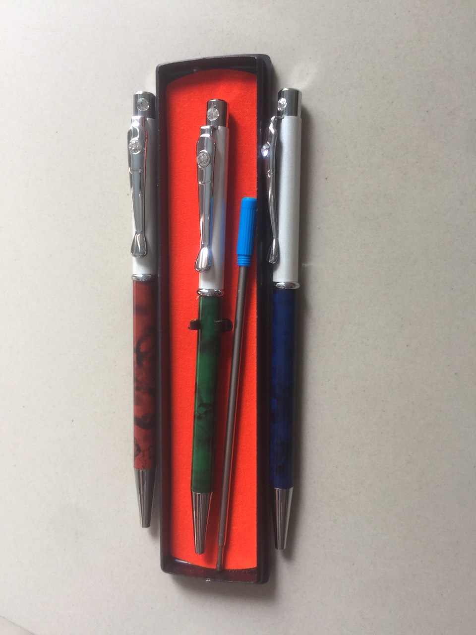 Bút bi – viết bi cao cấp kiểu xoay mực màu xanh tặng 1 ngòi xe cua