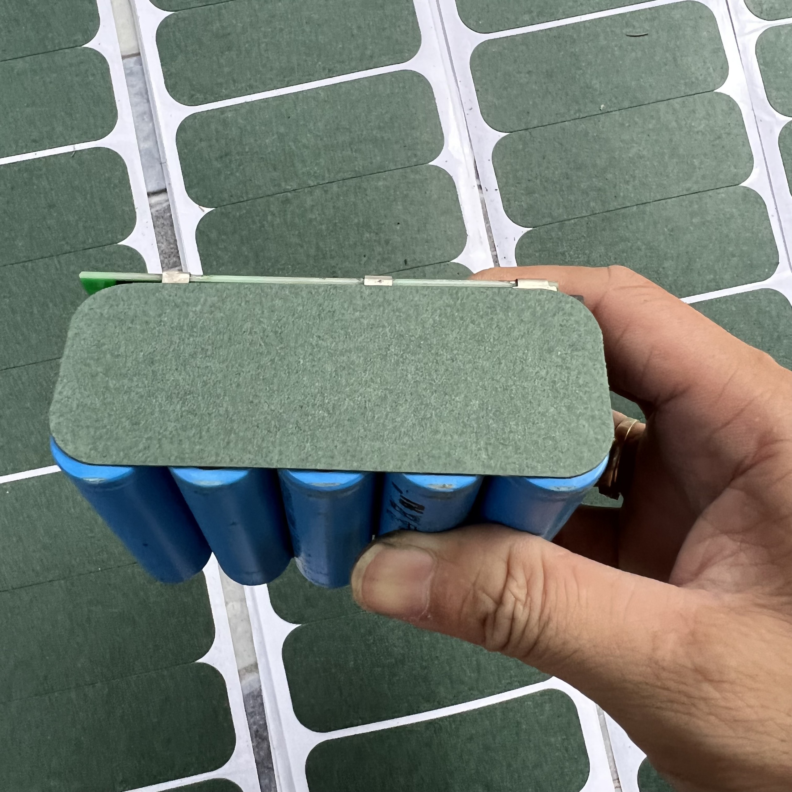Giấy dán cách điện cách nhiệt đóng pin cell 10 cell hình ảnh thực tế
