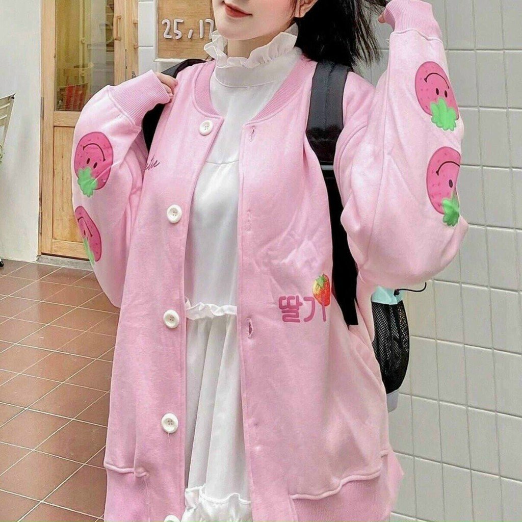 áo khoác nỉ cadigan,phong cách cúc cài và  dâu tây tiểu thư,thích hợp với những cô nàng lolita.