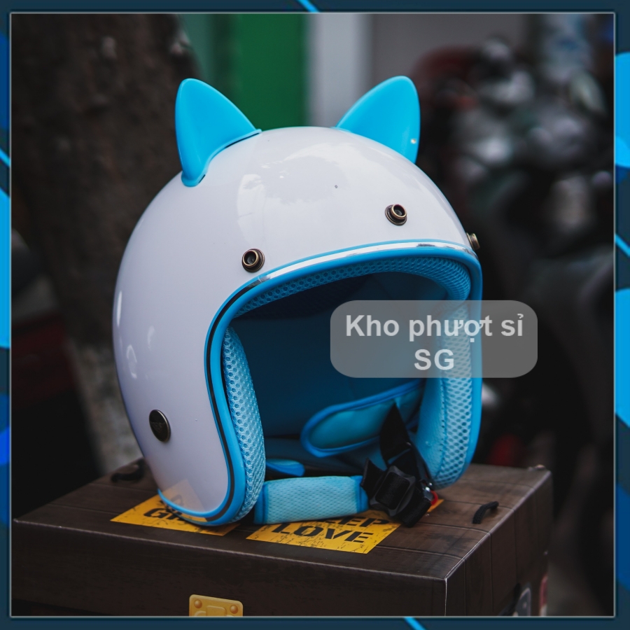 Nón bảo hiểm trùm đầu 3/4 trắng lót xanh dương gắn tai mèo đi chơi cho nữ - Mũ bảo hiểm phượt 3/4 màu trắng tai mèo