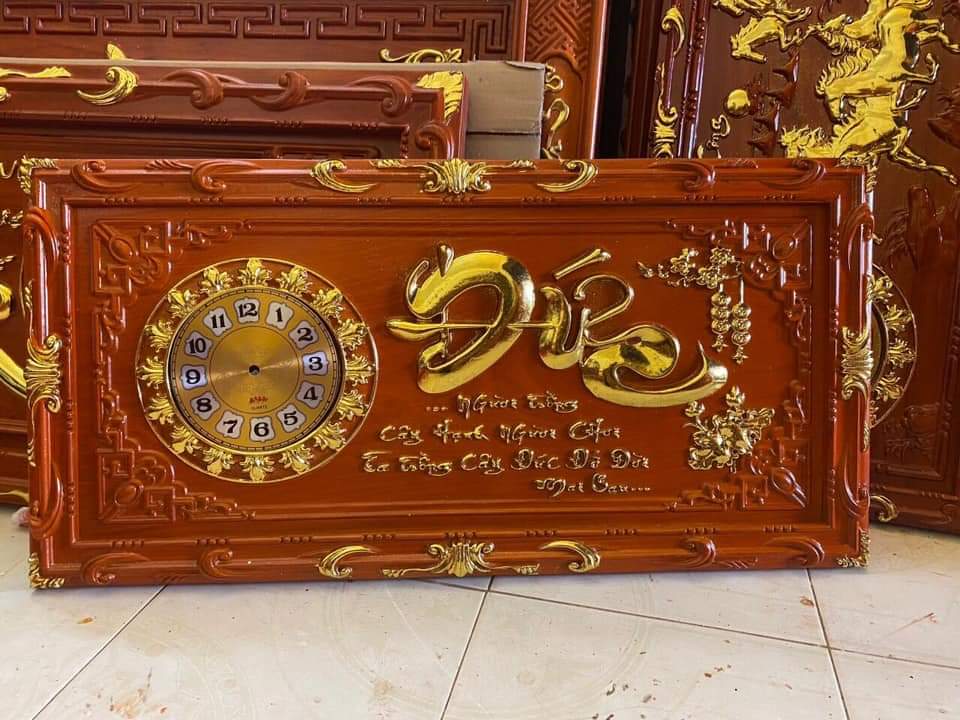 Tranh đồng hồ gỗ Hương điêu khắc chữ Đức
