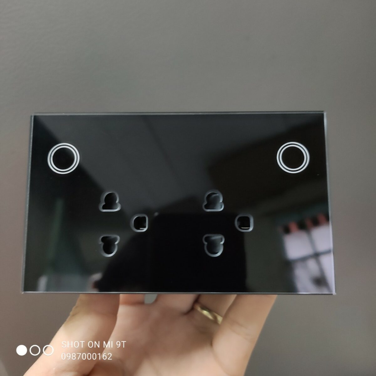 Ổ cắm âm tường thông minh Wifi Tuya
