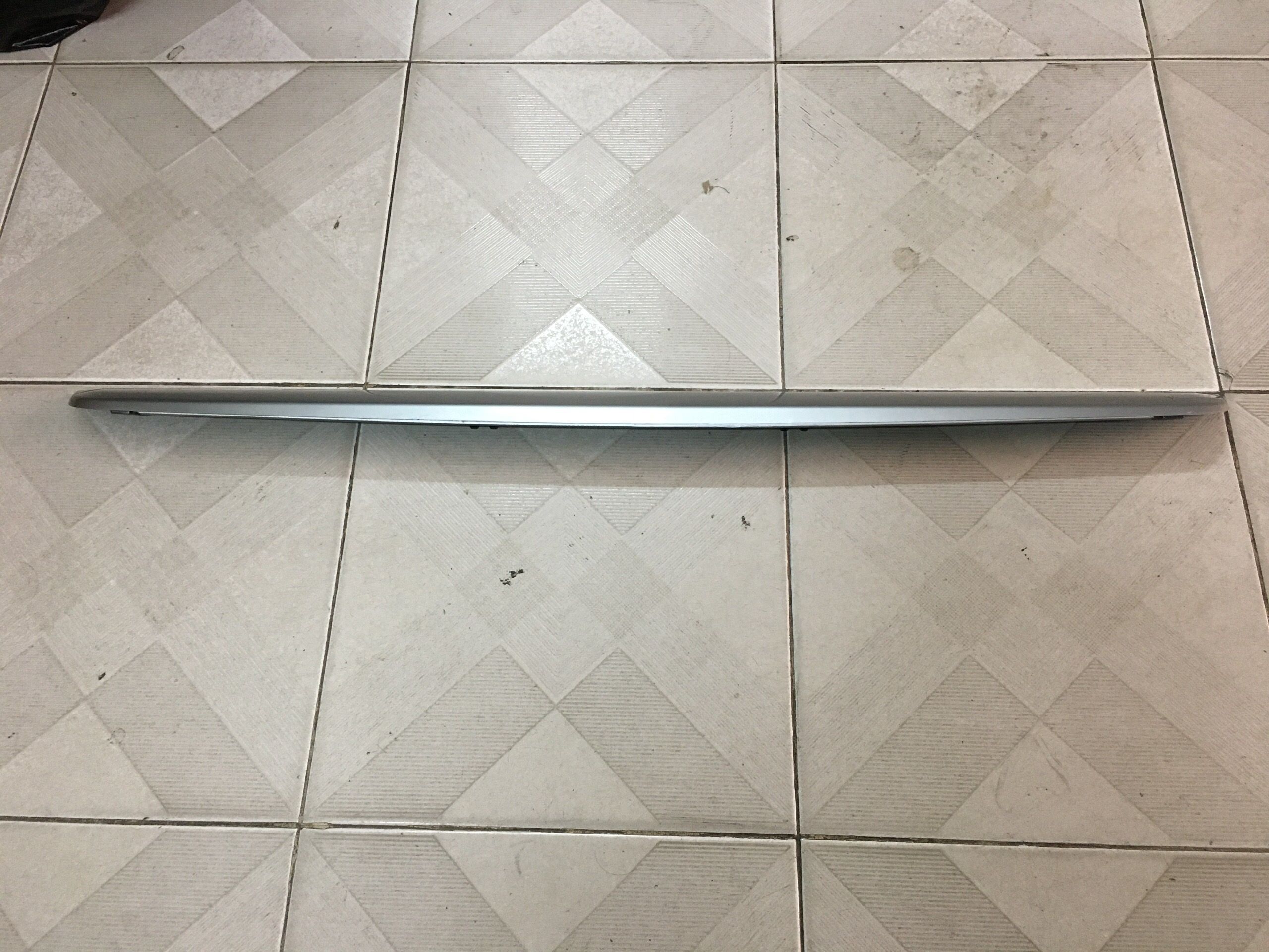Ốp đèn soi biển số Kenbo van 5 chỗ 650kg