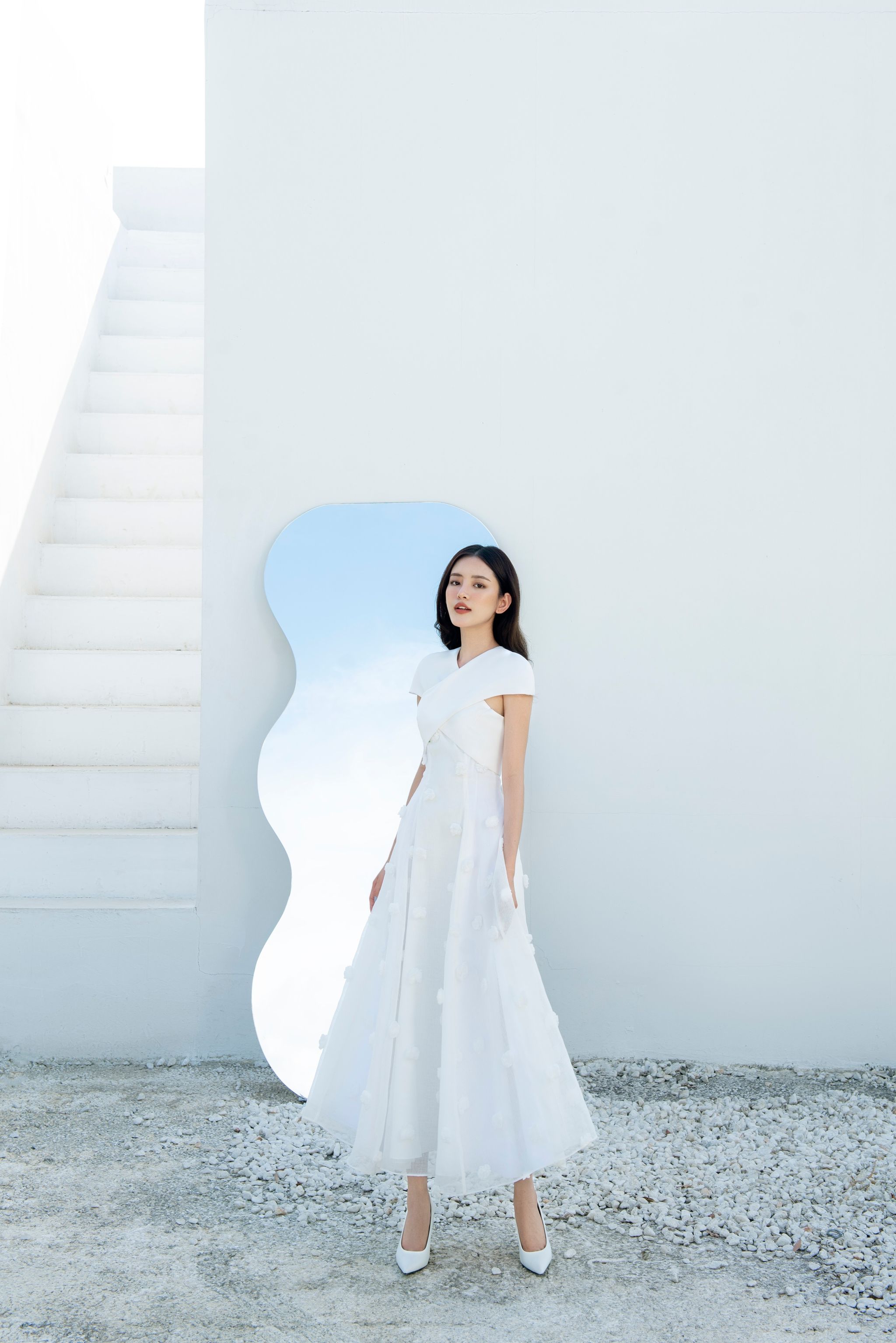 LARMES - Đầm đắp chéo tùng hoa Labia