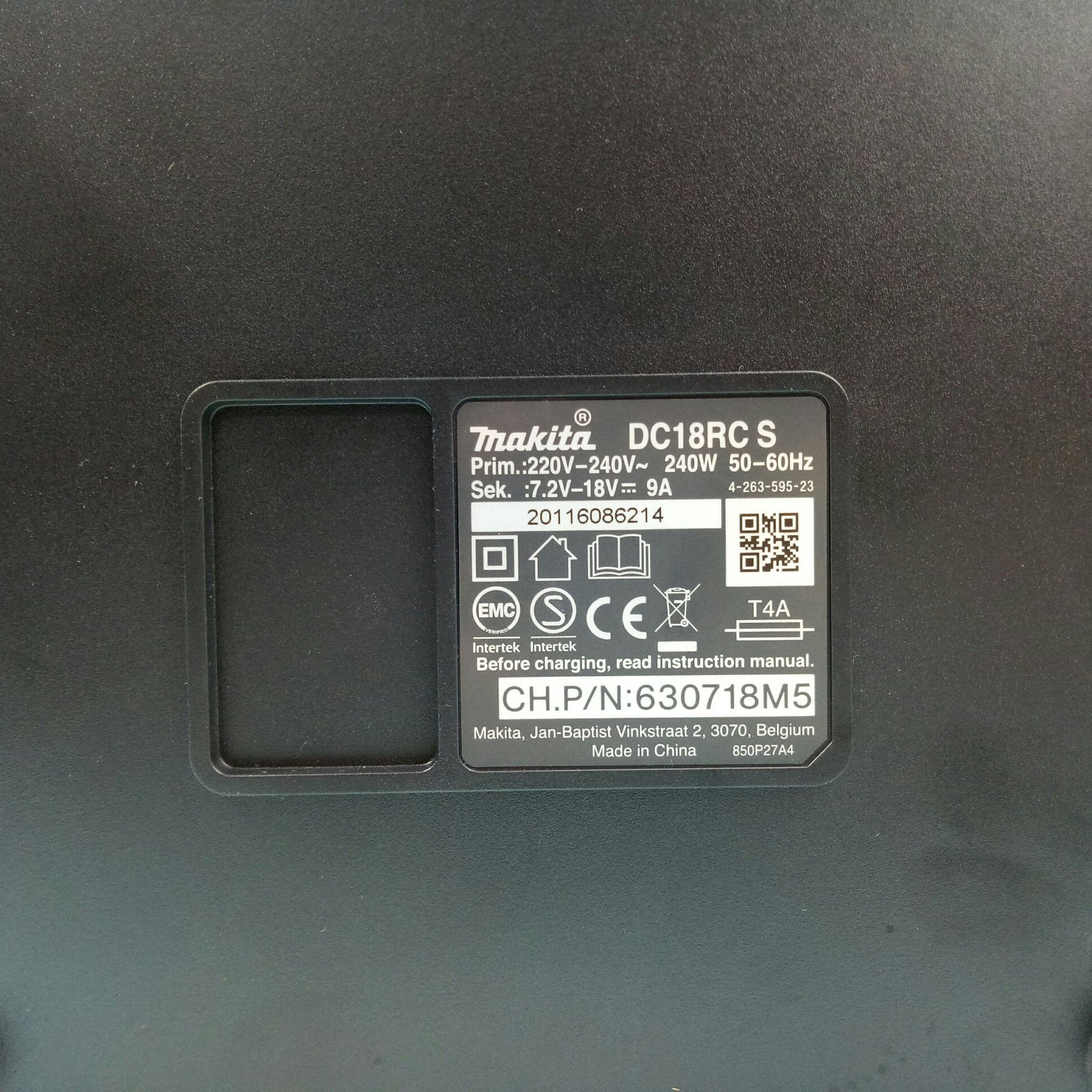 Đế sạc pin Li-Ion nhanh Makita DC18RC