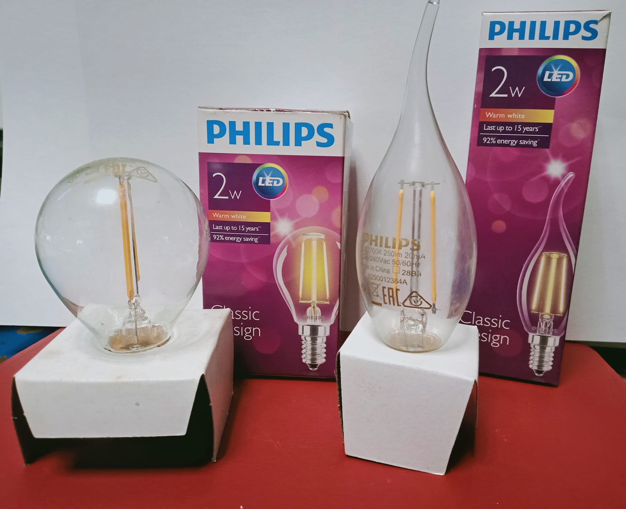 Bóng đèn Philips LED Classic 2W 2700K E14 BA35 tròn, nến