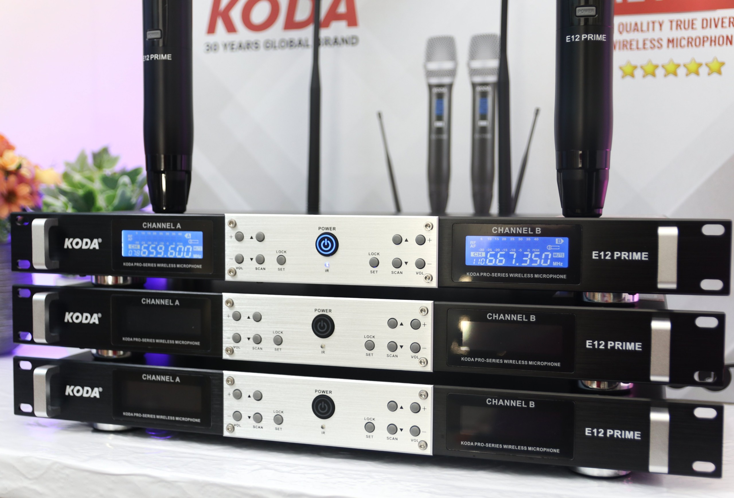 MICRO KHÔNG DÂY KODA E12 PRIME (MỚI 2022) MIC SÁNG, HÁT NHẸ, TIẾNG CA BAY BỔNG