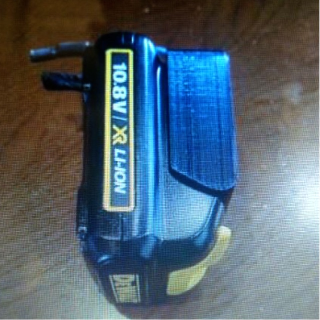 Đế pin dewalt 10.8v/ 12v