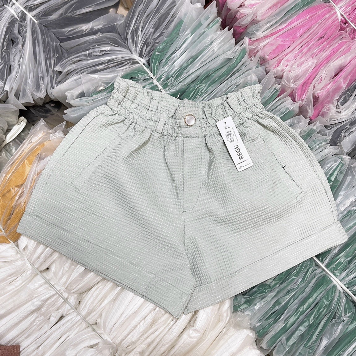 Quần Short Lưng Thun Chất Xốp Đóng Nút Eo Co Giản,LY STORE