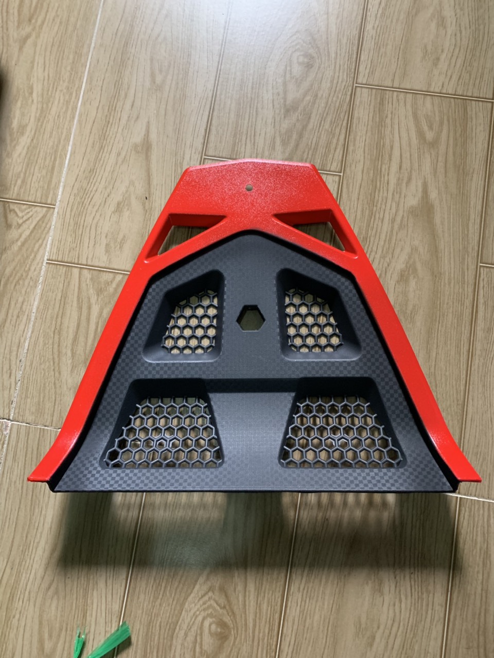 Chắn bùn trước xe exciter 150 màu đen viền đỏ