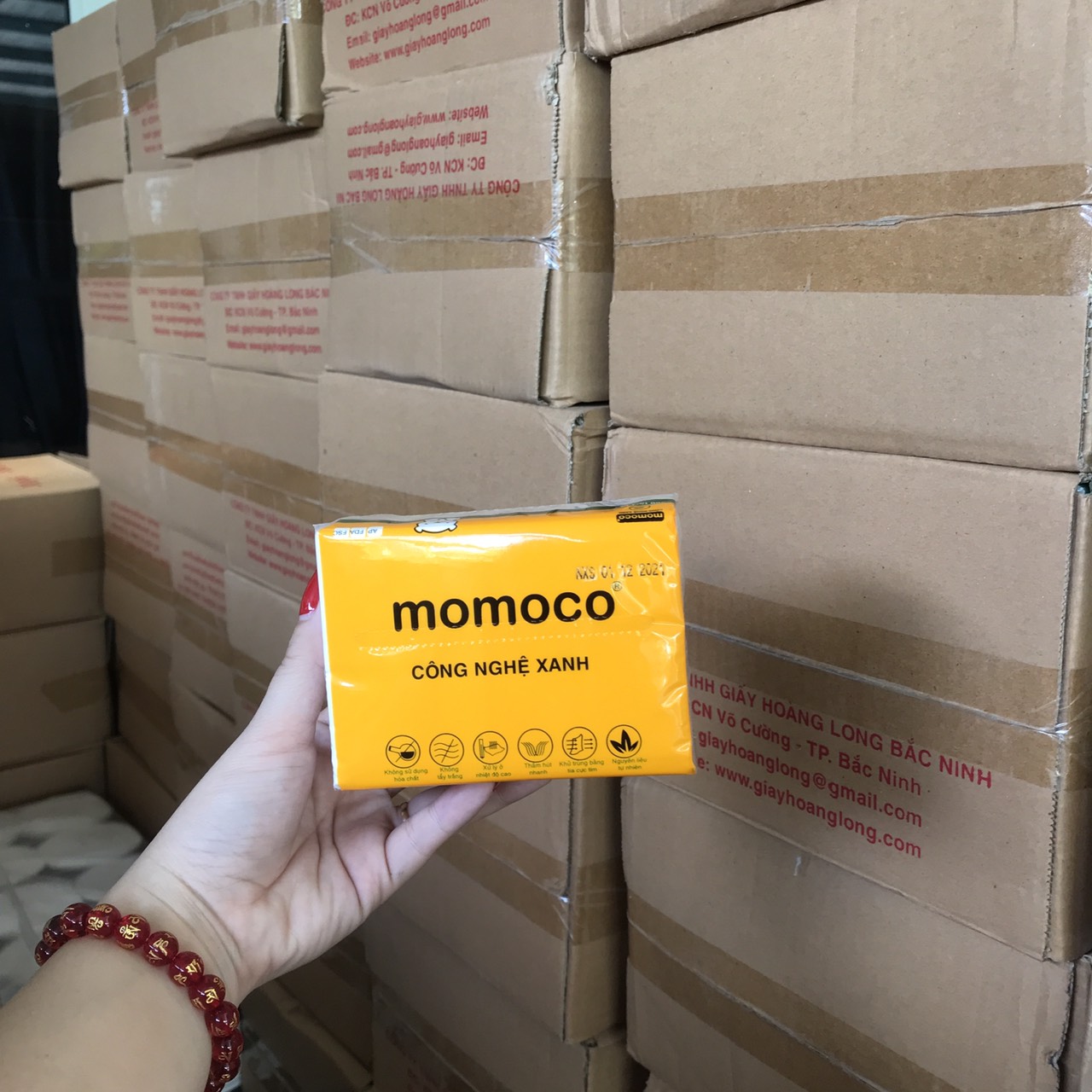 KHĂN GIẤY LỤA MOMOCO 300 TỜ/ GÓI HATISU