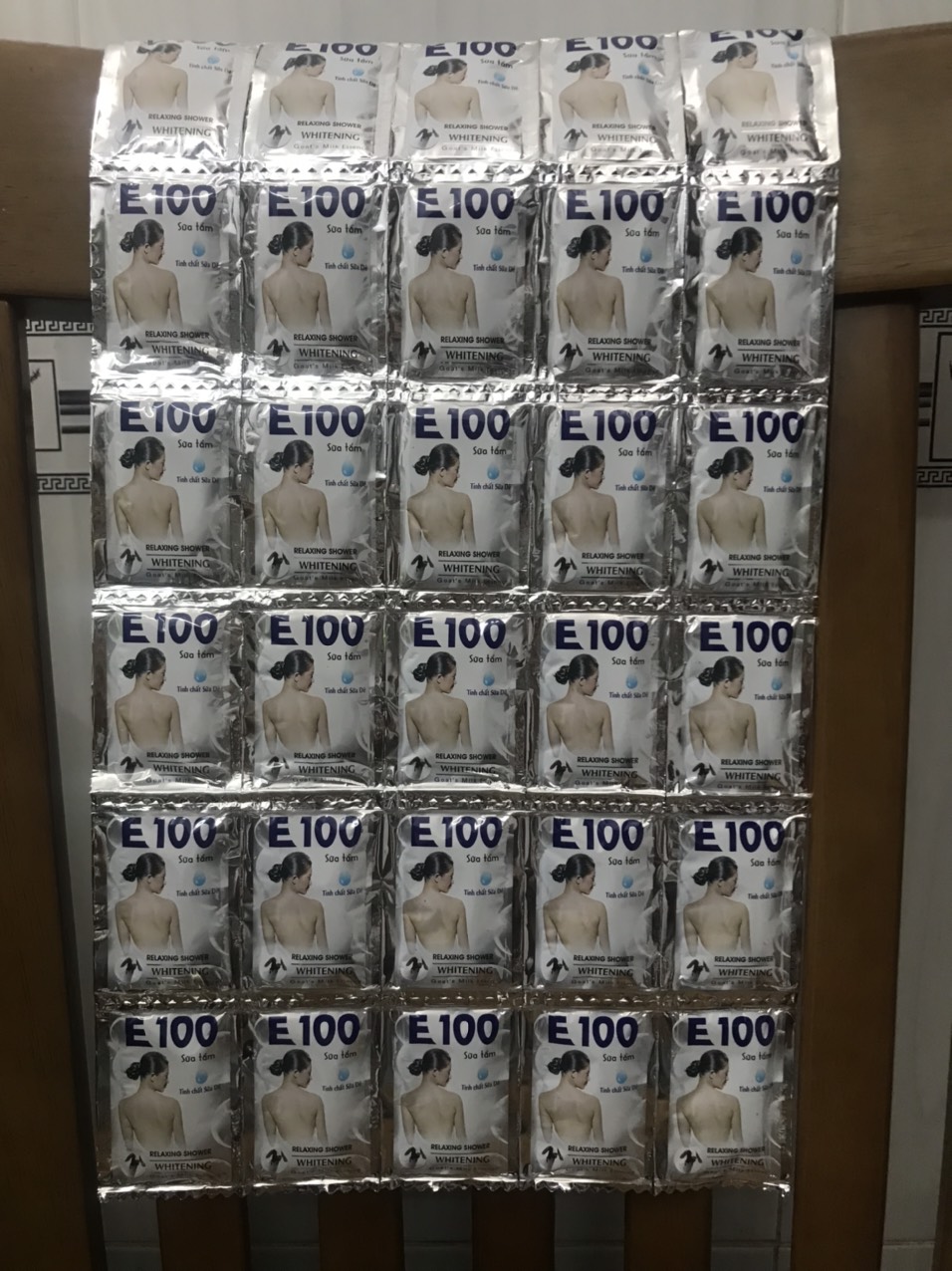 Combo 10 dây ( 120 gói ) sữa tắm tinh chất sữa dê