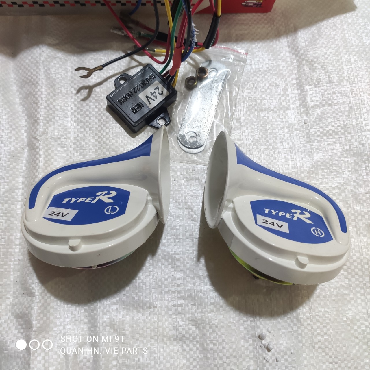 Còi ngân 3 tiếng 12v 24v rẻ bền chất . còi ngân tầu, còi ngân 12v 24v, còi điện 12v 24v . kèn 12 24v. còi xe tải ngân 3 tiếng xe tải... vie parts