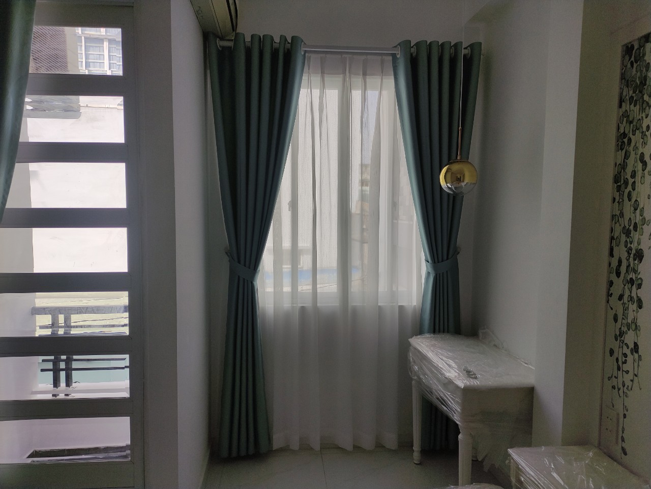 Keo may rèm cửa