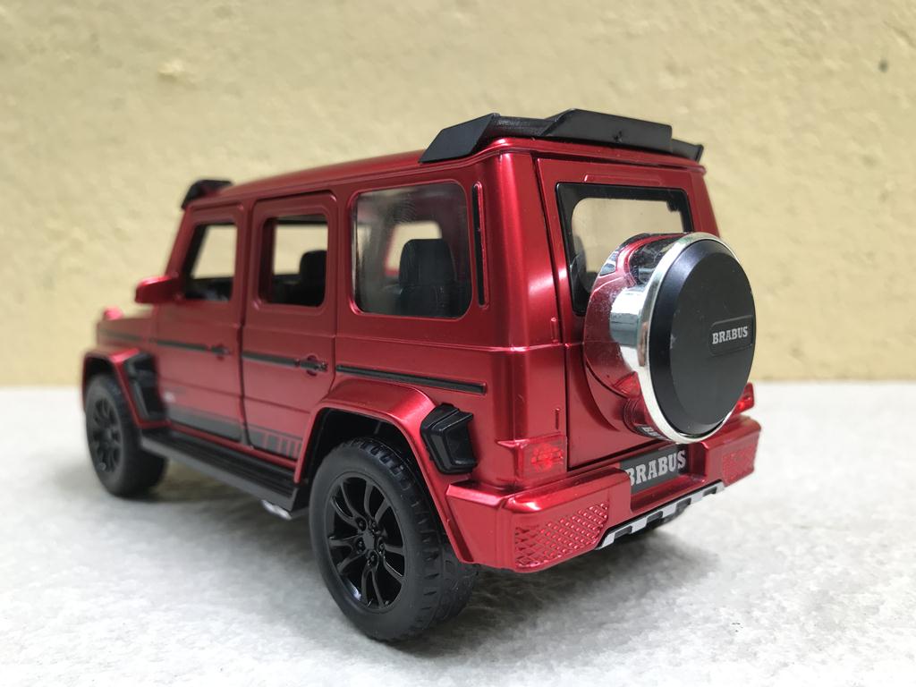 Mô hình xe ô tô Mercedes G700 BRABUS 1:32