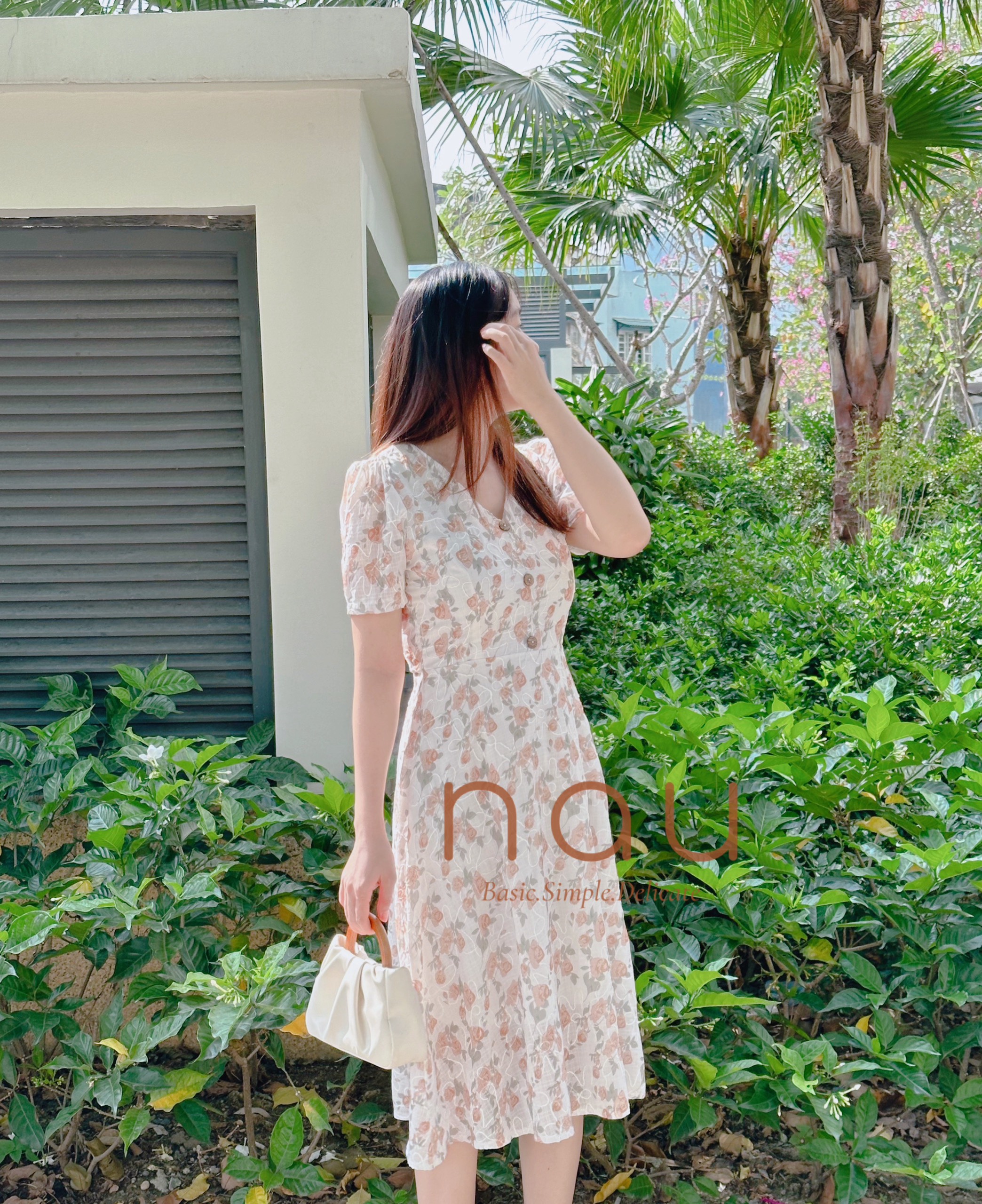 Đầm hoa nâu phối chỉ thêu dáng midi
