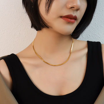 women with free ring 18k gold 