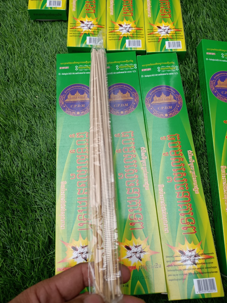 1 hộp Nhang đuổi muỗi Thái Lan ( hộp 30 cây )