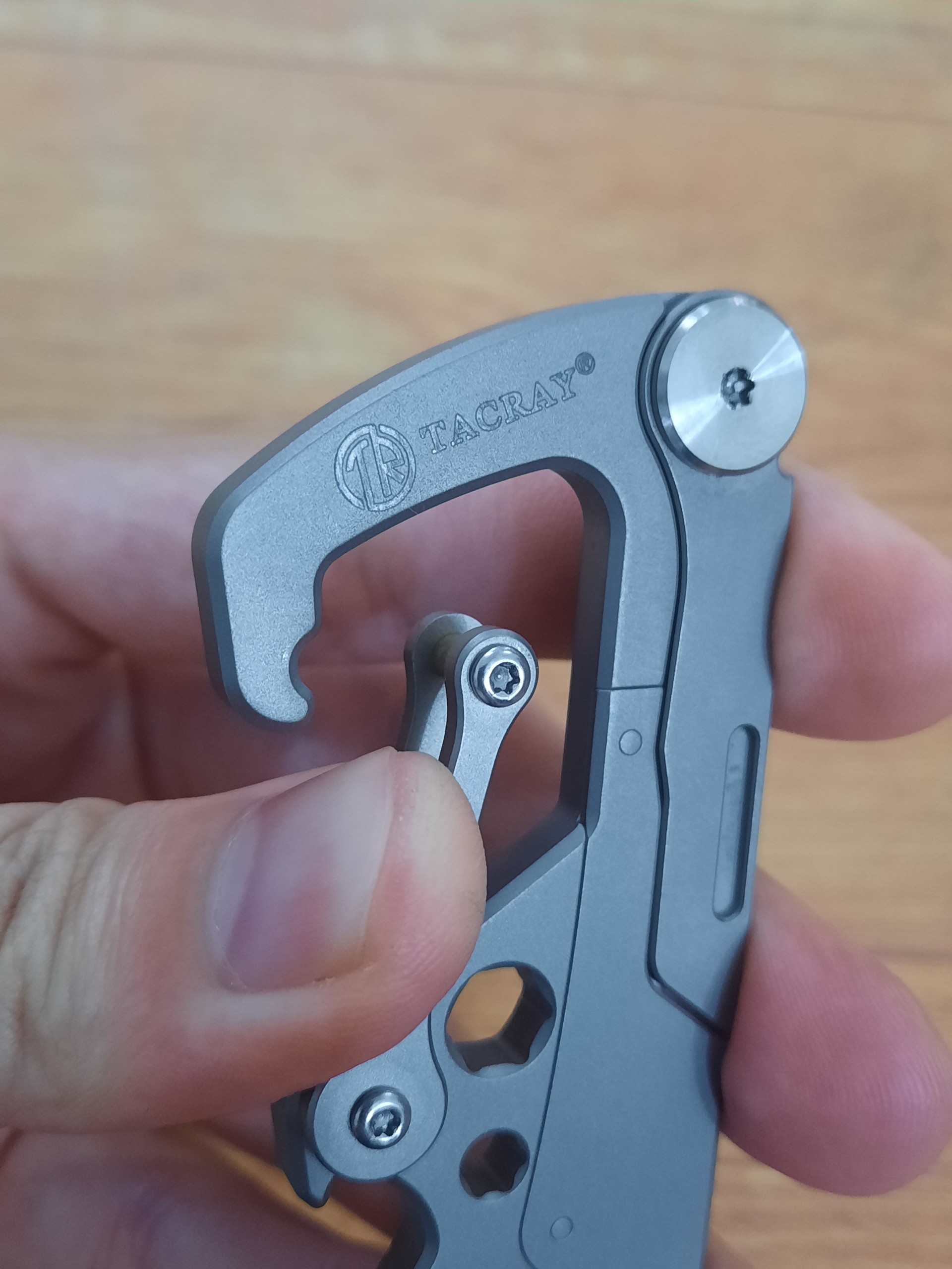 Móc khóa Titan Tacray Carabiner v2, đa năng, tiện ích