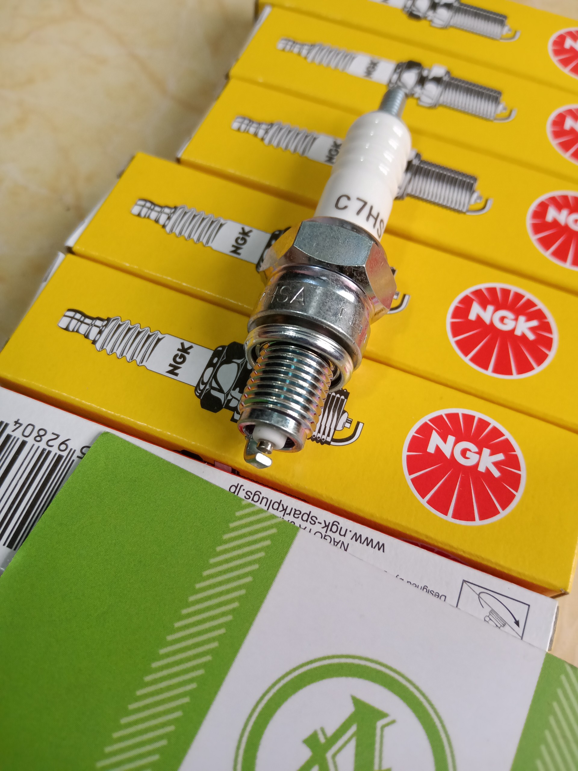 Bugi NGK Niken C7HSA chân ngắn xe dream wave