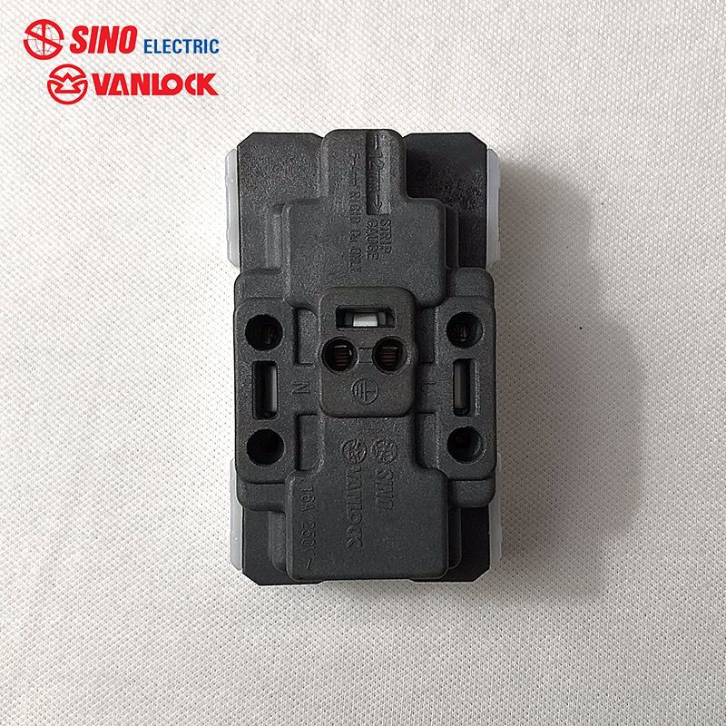 Ổ cắm đôi 3 chấu (S18CC)