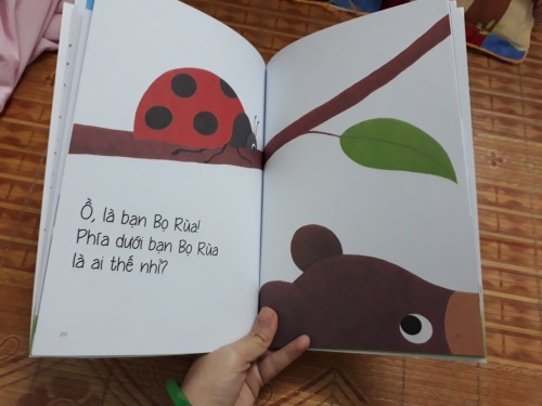 Bộ 6 cuốn Ai ở sau lưng bạn thế
