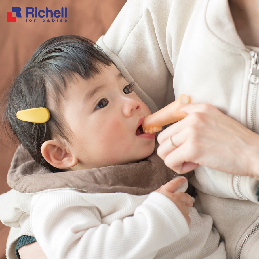 Rơ lưỡi Silicone T.L.I siêu mềm Richell Nhật Bản cho bé từ 3M