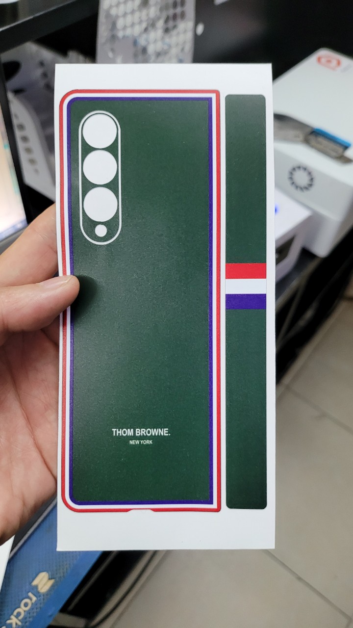 Dán Skin 3M Thom Browne cho iPhone cắt full viền