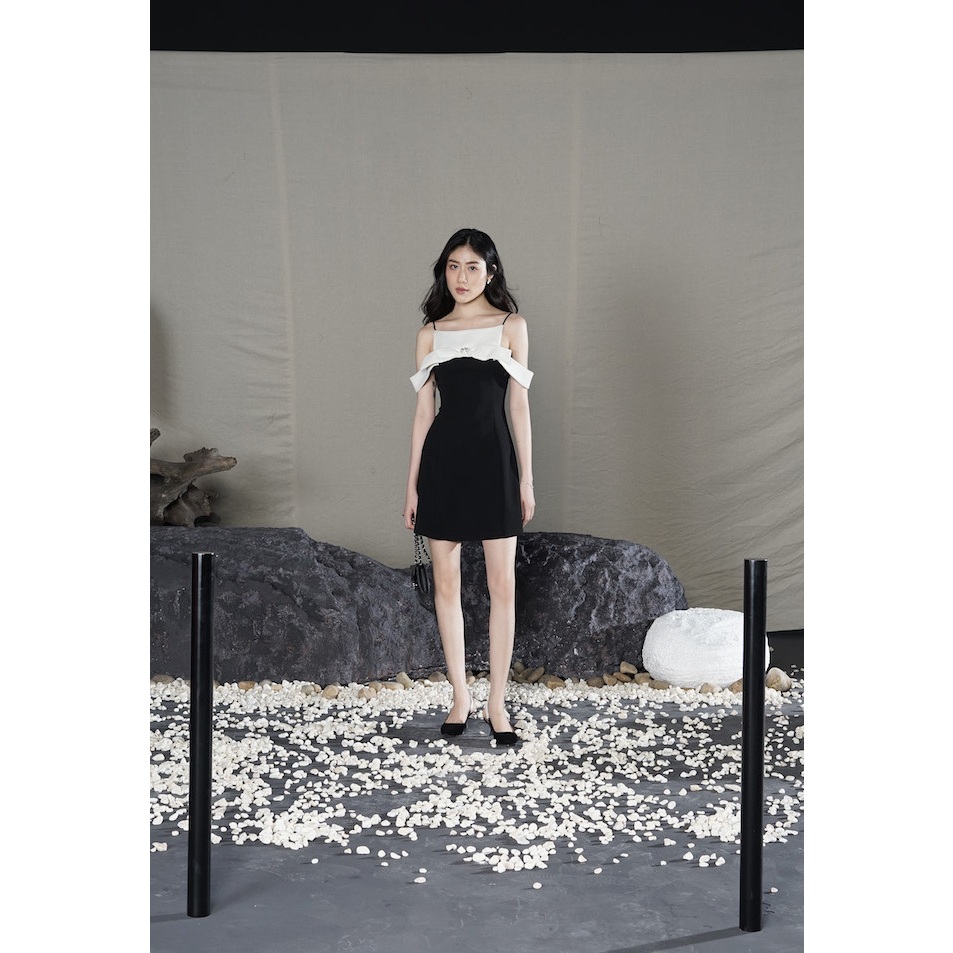 RẬP - Đầm Dây Trễ Vai Đính Đá Thân Xòe - PRIME 06