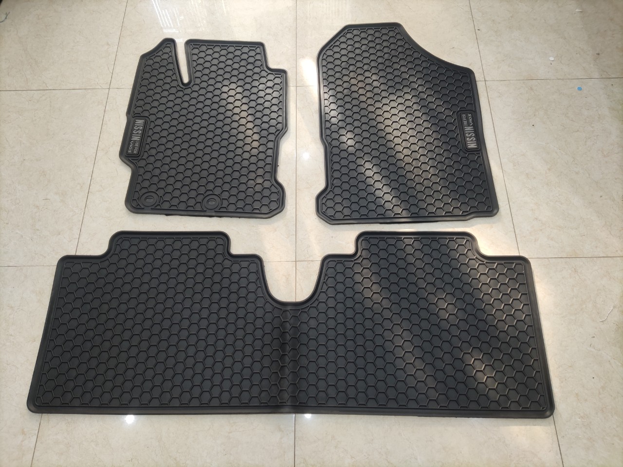 Thảm Lót Sàn Xe VIOS đời 2009 đến 2022 Màu đen chữ đen Cao Su Đúc Không Mùi, Thiết Kế Vừa Zin Xe, Dễ Dàng Vệ Sinh Và Lắp Đặt