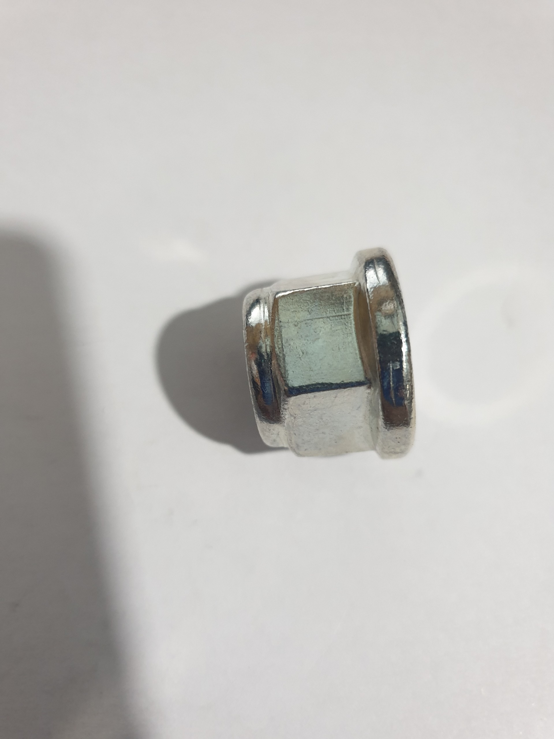 ỐC ĐẦU BÒ DÙNG CHO MÁY CẮT CỎ HU 143/541 ( 5 CON - 10 CON)
